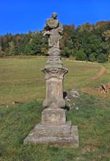 Mrov pod Kozkovem, Sekyrovy Louky, statue.jpg