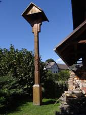 Petraovice - zvonika mezi kapl a hasiskou zbrojnic.jpg