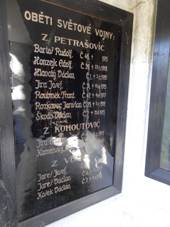 Petraovice - pomnk padlm uvnit kapliky (2).jpg