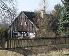 Vpno (Hlavice), dm se zahradou.jpg