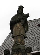 Vesec, socha svatho Jana Nepomuckho.jpg