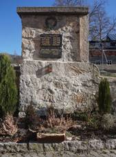 Vletn - pomnk padlm.jpg