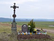 Hroznjovice, wayside cross 01.jpg