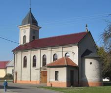 Babice (UH), kostel z boku.jpg