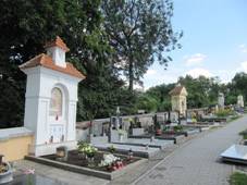 Blovice (UH), hbitov, kapliky.jpg