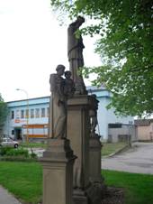 Blovice (UH), sochy.JPG