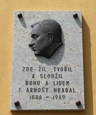 Buchlovice, pamtn deska na fae (2013-06-09; 01).jpg