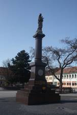 Bzenec - sloup na nmst.JPG