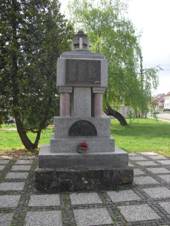 Bzenec, pomnk.JPG