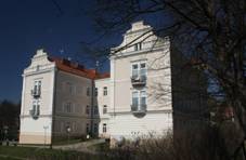 Bzenec - koln budova na Hornm nmst (1).JPG