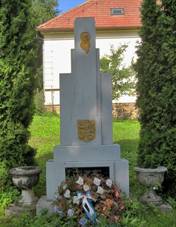 Javorovec, pomnk.jpg