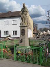 Kudlovice, socha Panny Marie.jpg