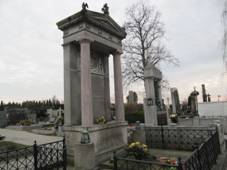 Maatice, hbitov, nhrobky.jpg