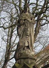 Napajedla, socha Panny Marie.jpg