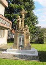 Nedachlebice, pomnk I. sv. vlka.JPG