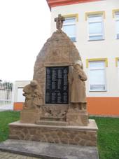 Ostrosk Nov Ves, pomnk.jpg