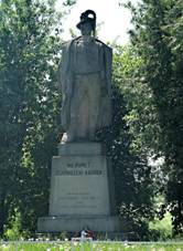 Uhersk Ostroh, pomnk.jpg