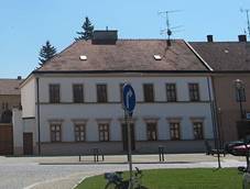 Uhersk Ostroh, kostel a fara.jpg