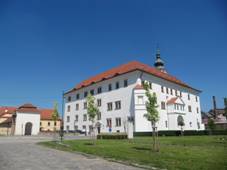 Uhersk Ostroh, zmek s pzmm.jpg