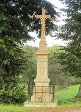 stkov (UH), k pod lipami.JPG