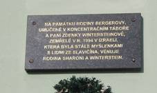 Slavin, pamtn deska.jpg