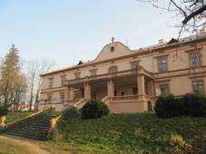 Slavin, zmek z parku.jpg