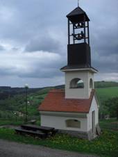 Vpenice, kaple z boku.JPG