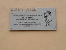 File:Pam�tn� deska na rodn�m dom� Petra Kiena.JPG