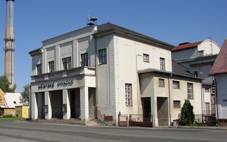 File:Divadlo ve Varnsdorfu.JPG