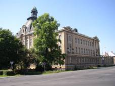 File:Biskupsk� gymn�zium ve Varnsdorfu.JPG