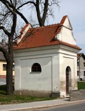 https://upload.wikimedia.org/wikipedia/commons/thumb/2/2a/M%C4%9B%C5%99%C3%ADn%2C_chapel.jpg/800px-M%C4%9B%C5%99%C3%ADn%2C_chapel.jpg