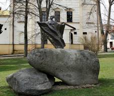 https://upload.wikimedia.org/wikipedia/commons/thumb/5/50/M%C4%9B%C5%99%C3%ADn%2C_main_square_2.jpg/1024px-M%C4%9B%C5%99%C3%ADn%2C_main_square_2.jpg