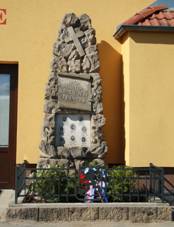 Overview of World War I memorial in Studnice, T�eb�� District.JPG