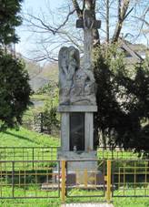 Nov Hrozenkov, pomnk.jpg