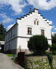 https://upload.wikimedia.org/wikipedia/commons/thumb/7/7d/Vset%C3%ADn%2C_evangelick%C3%A1_fara_Horn%C3%ADho_sboru.jpg/1024px-Vset%C3%ADn%2C_evangelick%C3%A1_fara_Horn%C3%ADho_sboru.jpg