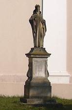 Sochy sv. Cyrila a Metodje a sv. Jana Nepomuckho