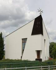 https://upload.wikimedia.org/wikipedia/commons/thumb/2/2f/Hru%C5%A1ky_%28okres_Vy%C5%A1kov%29_-_kaple_Panny_Marie_Sn%C4%9B%C5%BEn%C3%A9_obr1.jpg/1024px-Hru%C5%A1ky_%28okres_Vy%C5%A1kov%29_-_kaple_Panny_Marie_Sn%C4%9B%C5%BEn%C3%A9_obr1.jpg
