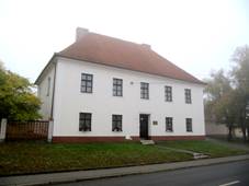 Otnice, fara.jpg