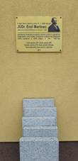 https://upload.wikimedia.org/wikipedia/commons/thumb/0/0b/Emil_Martinec_plaque_in_Horn%C3%AD_Jelen%C3%AD.jpg/800px-Emil_Martinec_plaque_in_Horn%C3%AD_Jelen%C3%AD.jpg