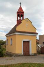 Lhota u Chroustovic kaplika.jpg