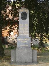 Podhorany pomnik.jpg