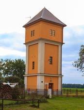 https://upload.wikimedia.org/wikipedia/commons/thumb/b/bd/Popovec_vodojem1.jpg/800px-Popovec_vodojem1.jpg
