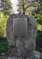 Pust Kamenice pomnk obtem 1. sv. vlky jen 2019.jpg