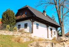 https://upload.wikimedia.org/wikipedia/commons/thumb/2/28/Zderaz_-_d%C5%AFm_%C4%8Dp._67.jpg/800px-Zderaz_-_d%C5%AFm_%C4%8Dp._67.jpg