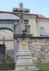 Souso Kalvrie, ped kostelem v eskch Petrovicch.JPG