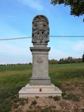 Sloup se sousoÅ¡Ãm Nejsv›t›jÅ¡Ã Trojice a svatÃ Rodiny.jpg