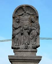 Sloup se sousoÅ¡Ãm Nejsv›t›jÅ¡Ã Trojice a svatÃ Rodiny.jpg