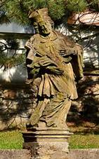 VelkÃ¡ Morava 2016-07-09 3 Sochy.jpg