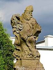 VelkÃ¡ Morava 2016-07-09 3 Sochy.jpg