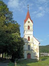 HeÅ™manice (KrÃ¡lÃky) L. Kostel od JZ.jpg